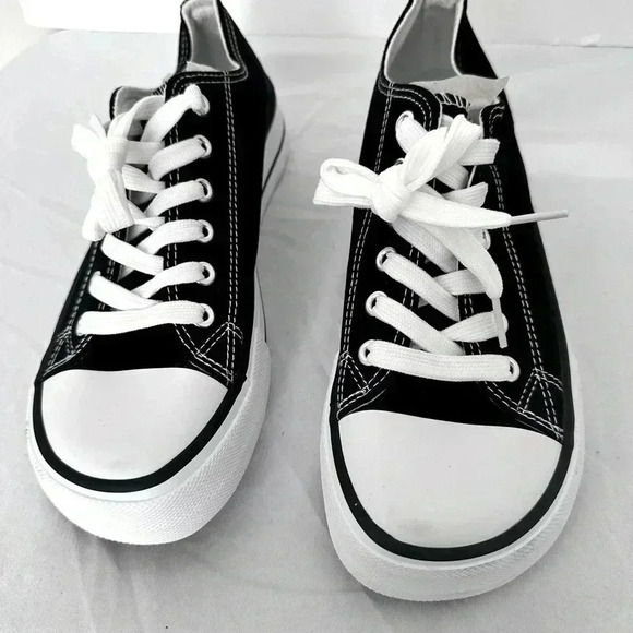 Slow Man’s Shoes - New Slow Man’s women’s fashion shoes Black & White.
